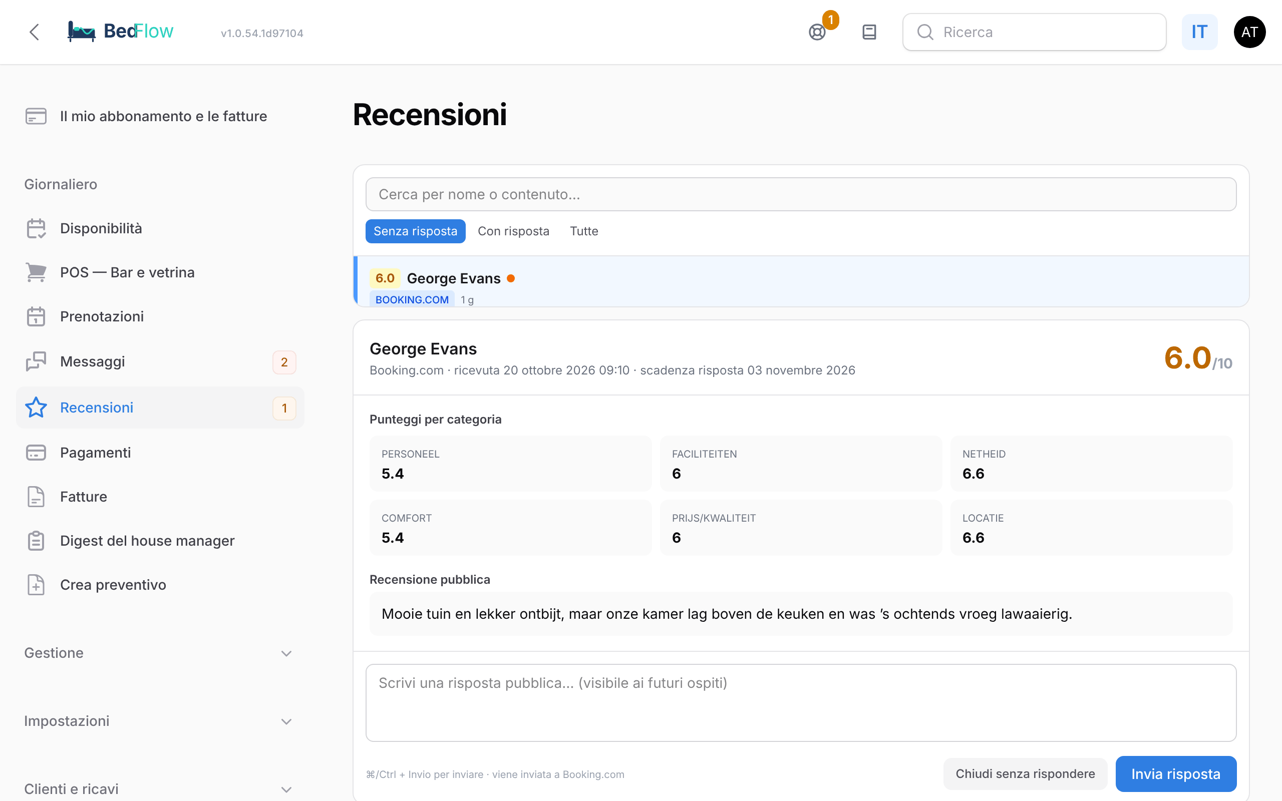La pagina delle recensioni con le recensioni a sinistra e una recensione con la casella di risposta a destra