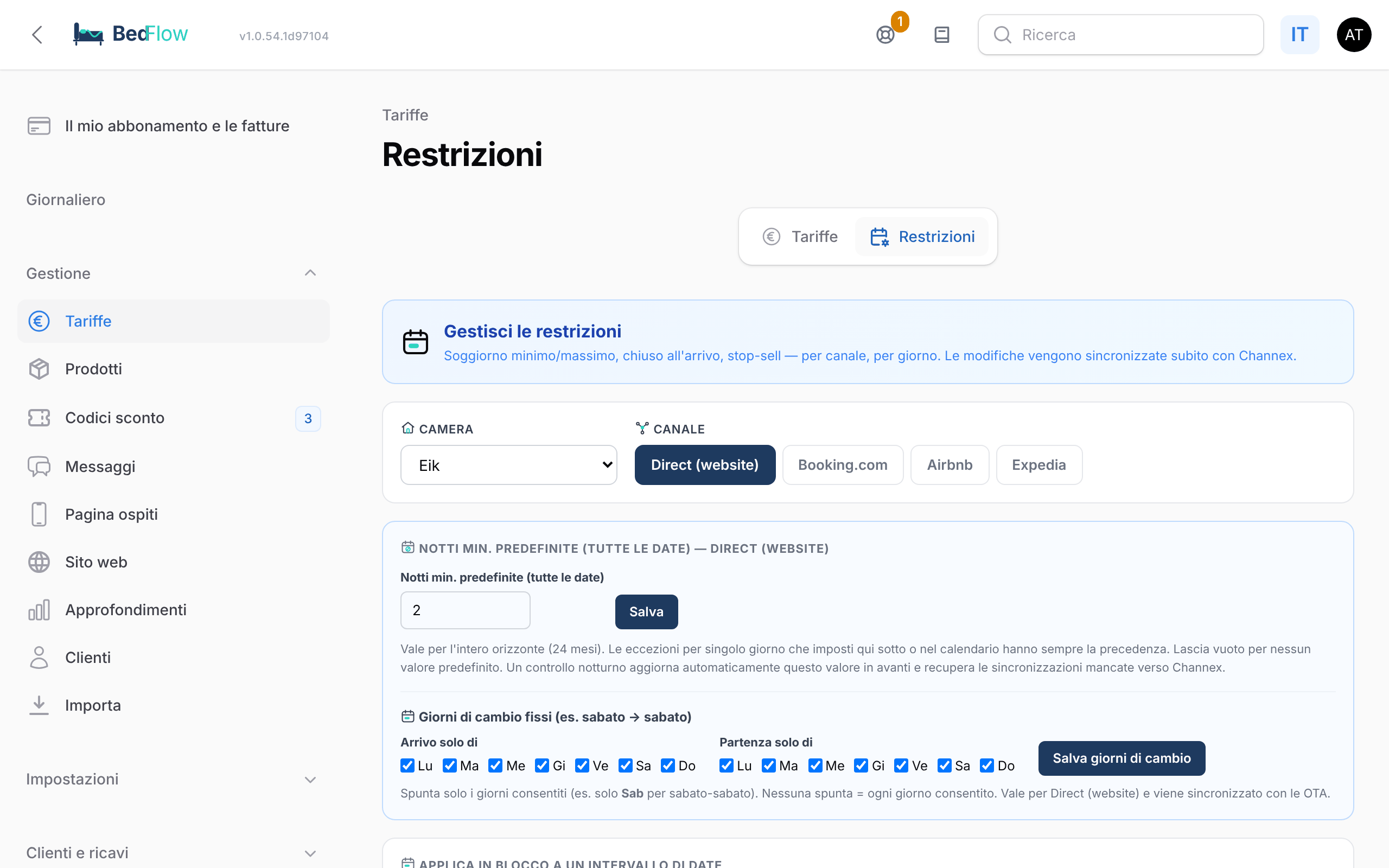 La pagina Restrizioni con selezione di camera e canale, notti minime predefinite, giorni di cambio fissi e il calendario